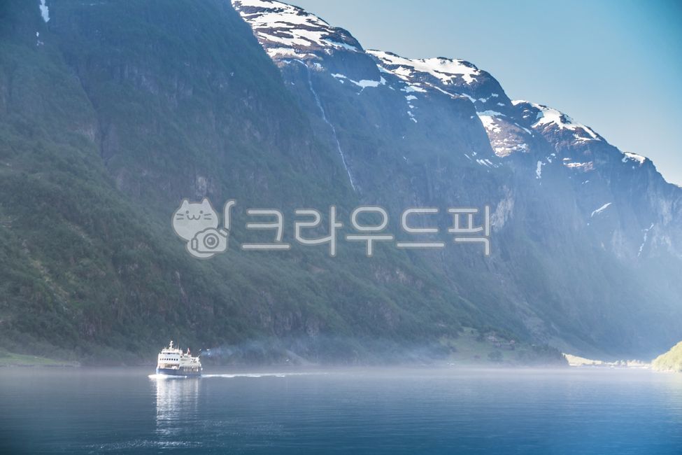 피오르드,노르웨이,fjord,norway,자연,산,mountain,mountainrange,산맥,보트,boat