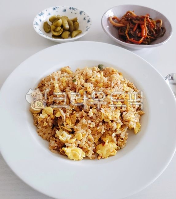 Egg Fried Rice,egg,vegetable,side dish,ingredients,Beef Jjasai Egg Fried Rice,cooking,cook,rice,food,Beef Jjachai Egg Fried Rice,meal,dish,fried rice,green onion kimchi,mukbang