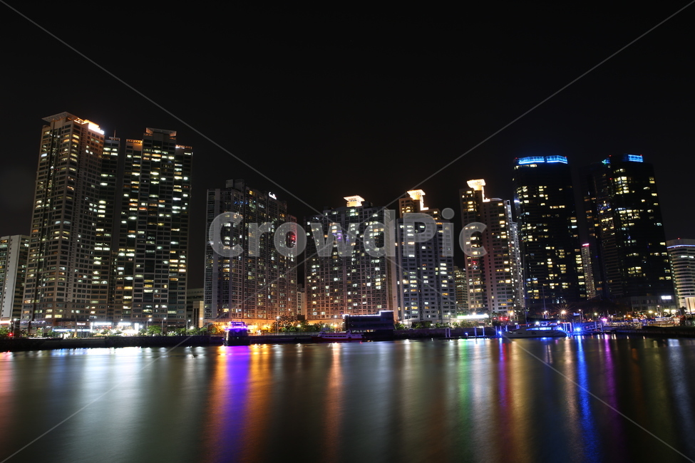 reflection,river,buildings,sky,lights,tower,light,business,bay,travel,australia,singapore,evening,sandiego,dusk,부산,야경,빌딩,야경,밤,풍경,nightscape,night,landscape,도시,city,한국도시풍경,한국도시경관,korea cityscape,water,물