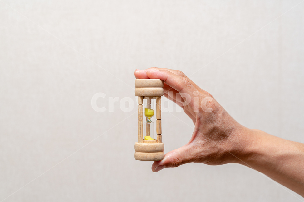 symbol,thought,idea,concept,objects,life,hour,hourglass,limit,flan,plan,day,human,Incomplete,business,finite,tree,clock,check,schedule,vintage,background,person,time,object