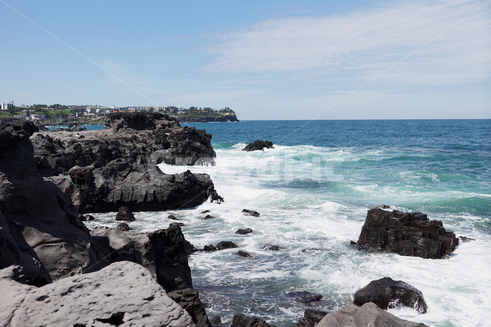 바다,해변,파도,모래,휴가,물,제주도,섬,바위,갯바위,푸른바다,구름,outdoors,nature,ocean,land,shoreline,promontory,water,자연,sea,수평선