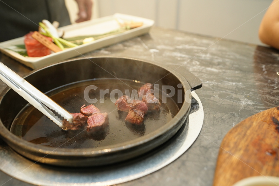 식사,먹거리,육식,육류,소고기,구이,안주,불판,음식,food