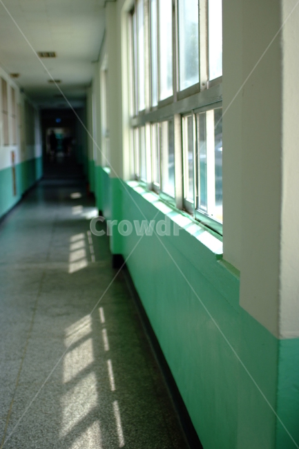 학교,복도,창가,햇살,오후,따사로운,school,hallway,window,sunbeam,noon