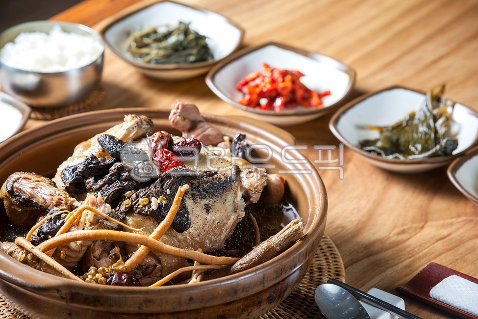 능이한방백숙,능이한방닭백숙,능이한방오리백숙,토종닭백숙,백숙,한방백숙,능이버섯,산약초백숙,산약초,능이,버섯,버섯요리,버섯음식,닭,오리,대추,보양식,영양식,건강식,보양음식,건강음식,영양음식,먹거리,맛집,으뜸보양식,초복,중복,말복,초복음식,중복음식,말복음식,복날음식,복날,전통먹거리,닭백숙,오리백숙,오리요리,토종닭,닭고기,오리고기,약초백숙,능이버섯백숙,능이백숙,능이버섯한방백숙,능이버섯오리백숙,능이버섯닭백숙,닭요리,요리,냄비,전통,전통음식,한국음식,식당,식사,음식,황기