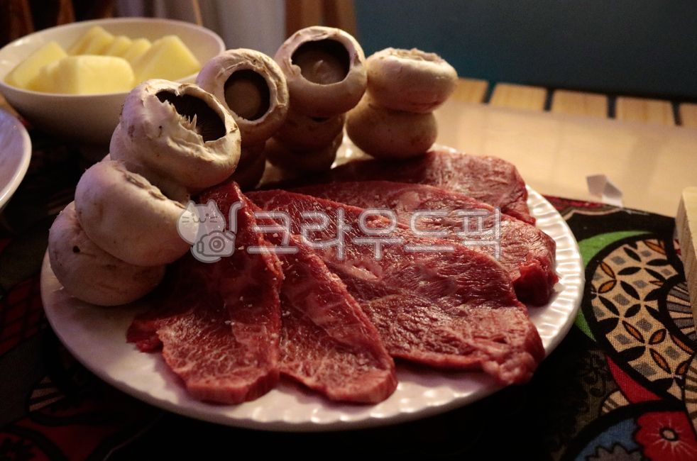 Grilled beef,butchery,marbling,beef,raw meat,Korean beef,food,White Mushroom,meal,Korean food,meat,mushroom,roast