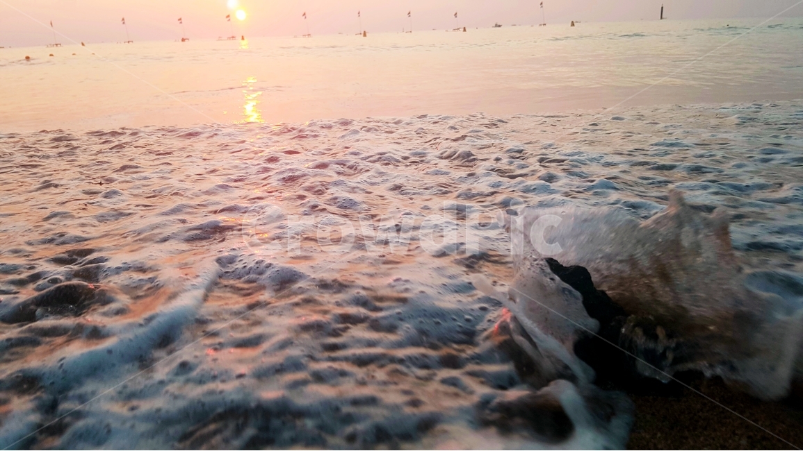 노을,해변,바닷가,물살,거품,돌,돌맹이,바다,파도,햇볓,주황색,일몰,모래,부딪힘,수평선,자연,풍경,nature,landscape,outdoors,옥외
