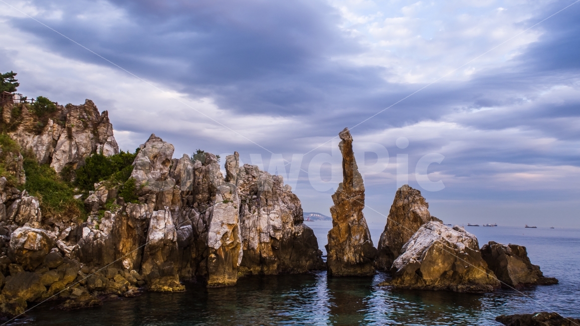 강원도,추암,촛대바위,동해,항공촬영,자연,풍경,nature,landscape,한국자연풍경,한국자연경관,korea nature landscape,promontory,곶,cliff,낭떠러지,outdoors,옥외,water,물,sea,바다,ocean,대양