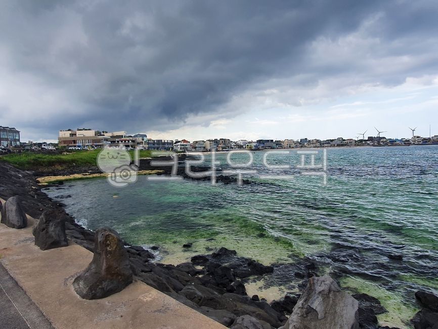 제주도풍경,바다풍경,비오기전하늘,비오는날바다,ocean,coast,water,sea,rain,raincloud