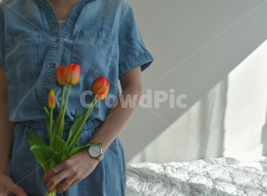 plant,식물,person,사람,human,인간,데님,점프수트,튤립,청점프수트,여성의류,데님수트,사람,인물,인간,human,person,신체일부,몸,body