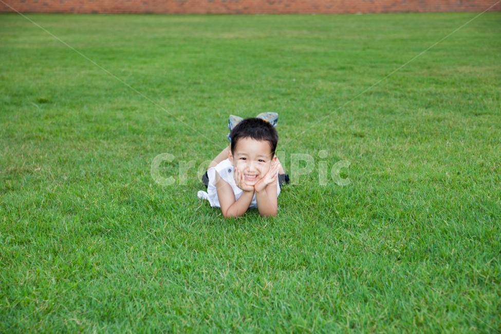 사진,남자아이,눈웃음,실외,정면,유쾌,웃는얼굴,해맑은표정,그린,여름,귀여움,미소,한국인,대한국인,남자어린이,남자한명만,즐거움,표정,어린이,남자,잔디밭,웃는아이,고해상,풍경,백그라운드,배경,배경화면,한국,국내,경치,여백,맑음,상쾌,아웃포커스,사람,인물,인간,human,person,얼굴표정,facial expression,face,어린이,어린아이,child,children,kid,감정표현,기분,feeling,emotion