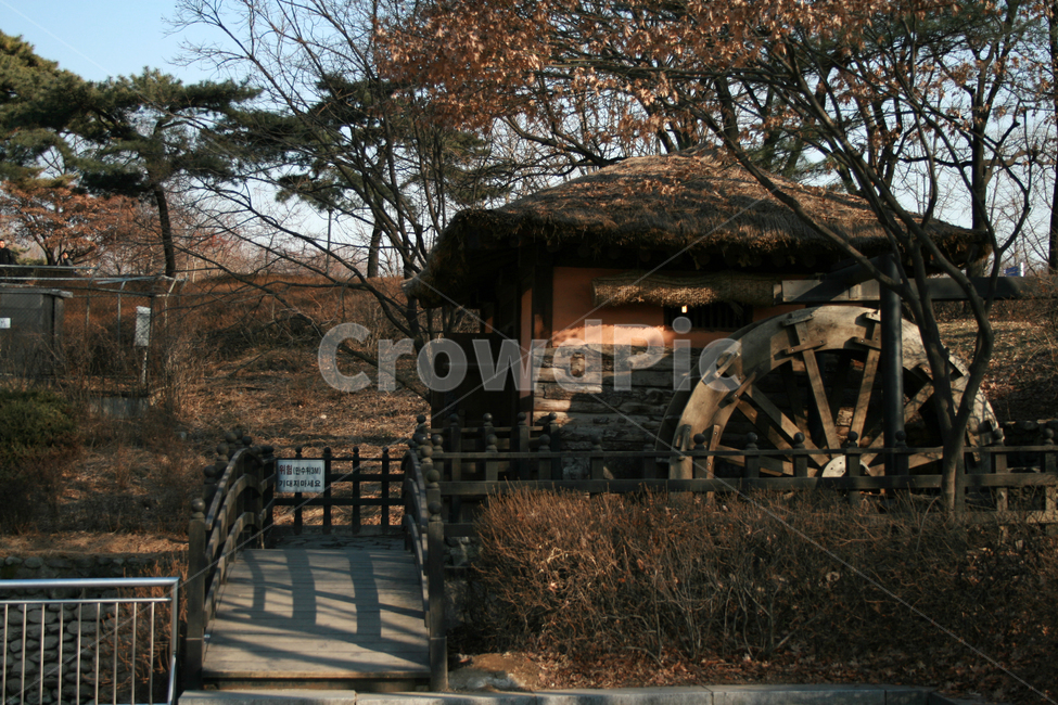 초가집,공원,물레방아,전통,지붕,한국,건축물,건물외관,exterior,building,structure,architecture,construction