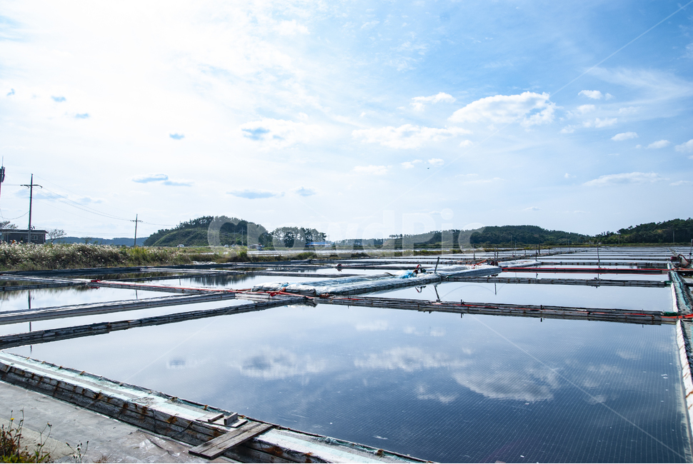 Anmyeondo,cloud,saltern,salt,reflection,saltpond,Taean Peninsula,west sea