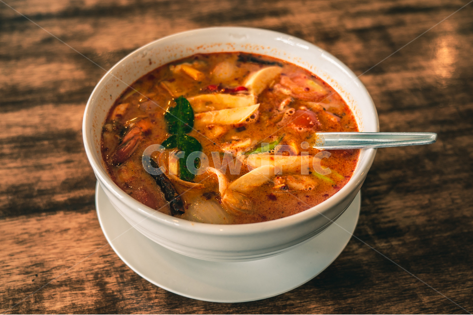 똠양꿍,똥양꿍,새우똠양꿍,새우,토마토,쉬림프,매콤한,새콤한,태국요리,태국음식,태국전통음식,해장음식,나무테이블,맛있는,음식,식재료,요리,food,cook,meal,dishes,food reserves