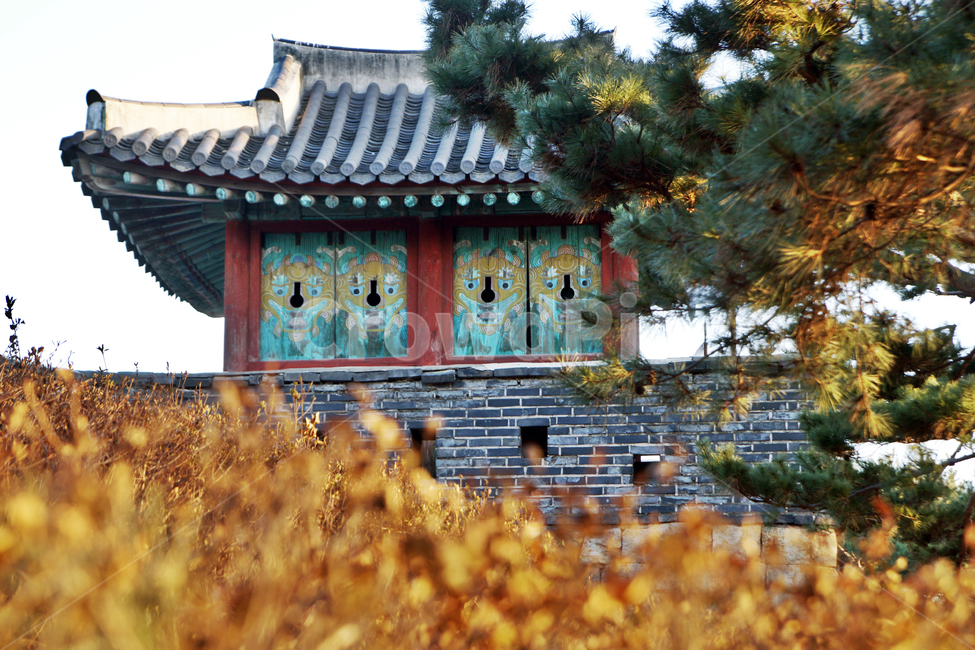 서포루,화성,성벽,수원,유네스코세계문화유산,팔달산,총안,포안,포사,한국전통,한국문화,korean traditional,korean culture,랜드마크,landmark,tourist attraction,한국랜드마크,한국관광지,한국명소,korea landmark,korea tourist attraction,건축물,건물외관,exterior,building,structure,architecture,construction