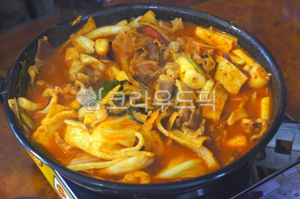해물우삼겹떡볶이,spicyseafoodstew,해물우삼겹전골,통문어떡복이,wholeoctopus,octopusstew,해물떡볶이전골,해물전골,seafoodhotpot,octopushotpot,hotspicyseafoodstew,통문어,문어해물떡볶이,문어해물전골,tteokbokki,stirfriedricecake