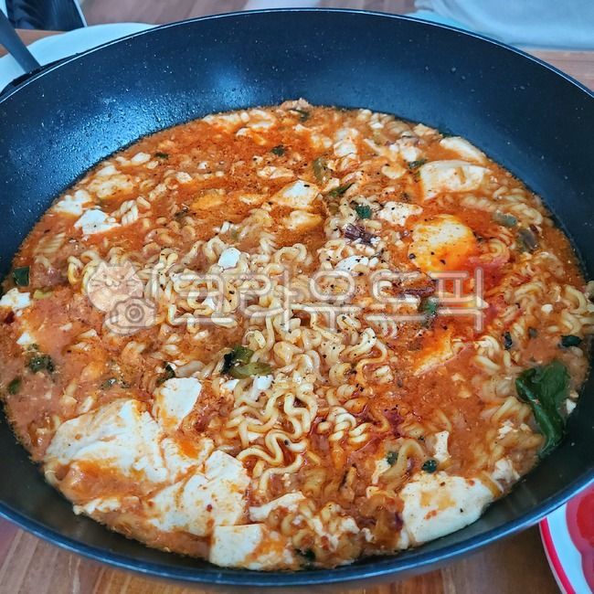 lunch,Japanese food,hot ramen,noodles Cooking,soft tofu,soup dish,hangover ramen,delicious ramen,hangover,food,soft tofu hot ramen,meal,ramen,hangover dish,Korean food,red dish,soft tofu set meal,soft tofu stew,types of ramen,breakfast,soft tofu ramen