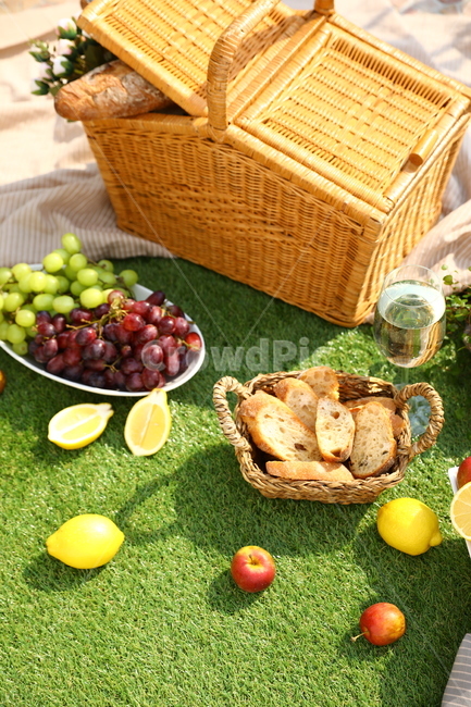 spring accessories,Accessories,baguettes,fruit,fruit basket,picnic,lemons,apples,wine,grapes