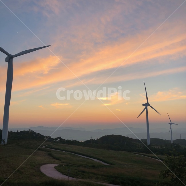 풍력발전소,풍력,노을,하늘,sunset,아름다움,모터,광활함,motor,windturbine,sky,여백,터빈,turbine,구름,에너지산업,energy industry,engine,엔진,machine,기계,wind turbine,풍력 터빈