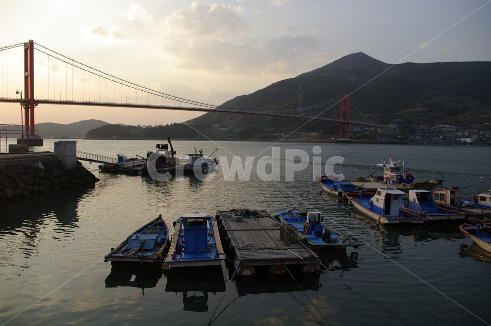 남해대교,다리,어선,배,바다,하늘,구름,풍경,노을,산업,industry,industrial,어업,fishery,fishing industry