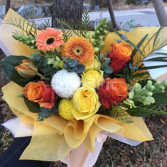 꽃,꽃다발,알록달록,아름다운꽃,졸업식꽃,퇴임식꽃,봄,spring,꽃배경,주황꽃,노랑꽃,흰색꽃,장미,plant,식물