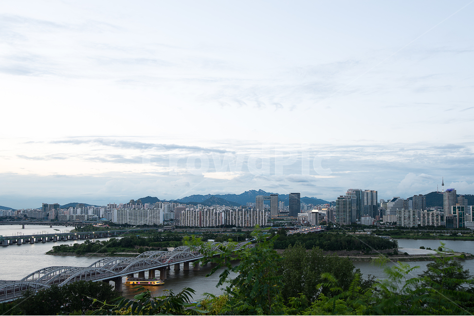 서울,야경,한강,다리,유람선,하늘,구름,아파트,한강철교,seoul,night,nightview,bridge,sky,cloud,도시,도심,조명,건물,철로,노을,마포,용봉정,용산,마포구,동작구,밤,풍경,도시,풍경,city,landscape,한국도시풍경,한국도시경관,korea cityscape,nature,자연,경치,outdoors,옥외,scenery