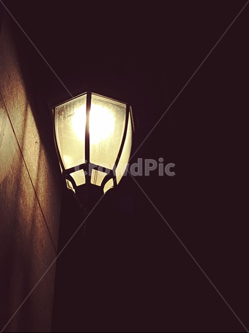 lamp,램프,lampshade,갓,밤,어둠,빛,전등,외벽등,등,불빛,가로등,darkness,light,astreetlamp,night,야경,밤,풍경,nightscape,night,landscape