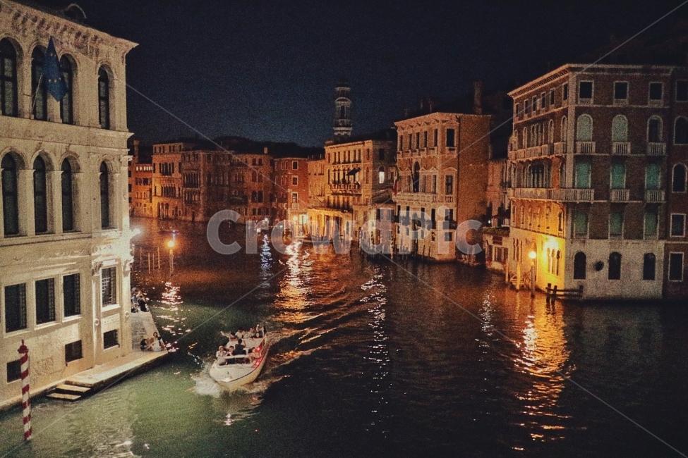 베니스,베네치아,venice,film,view,야경,snap,스냅,스냅사진,travel,여행,유럽,europe,유럽여행,trip,italy,이탈리아,무라노,부라노,murano,burano,야경,밤,풍경,nightscape,night,landscape,도시,city,해외,외국,세계,foreign,oversea,world,세계도시풍경,해외도시풍경,외국도시풍경,world cityscape,교통,교통수단,traffic,transportation,watercraft,선박,vehicle,차량,water,물,boat,보트
