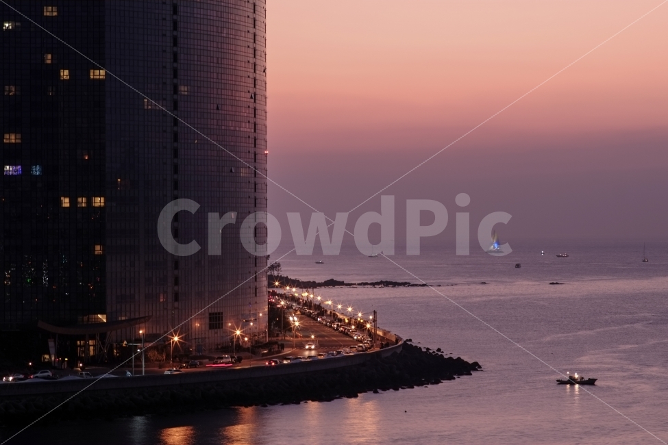 바다,해운대,마린시티,석야,여명,풍경,도시,풍경,city,landscape,교통,교통수단,traffic,transportation,야경,밤,nightscape,night,건축물,건물외관,exterior,building,structure,architecture,construction,vehicle,차량,boat,보트