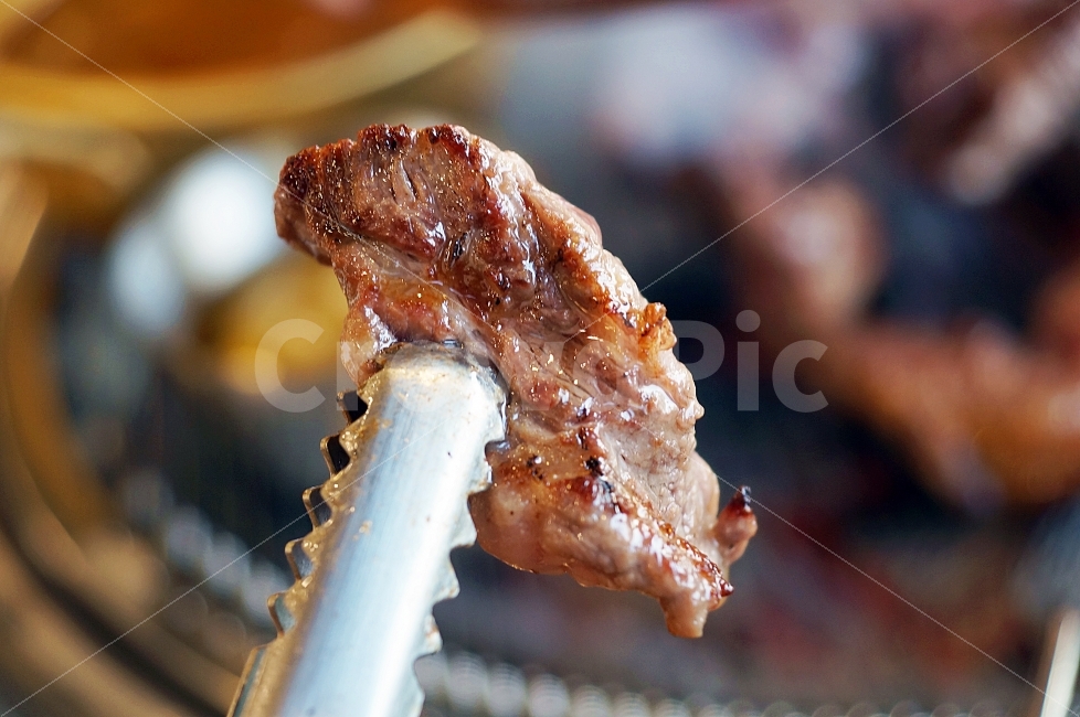 beef ribs,Charcoal grill,beef,Seasoned beef ribs,ribs