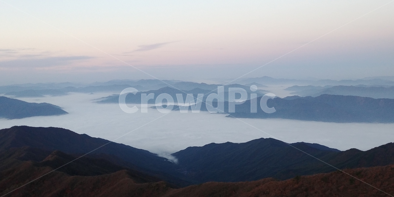 산정상,산꼭대기,구름모자,구름바다,구름,구름강,솜사탕,구름솜사탕,하늘