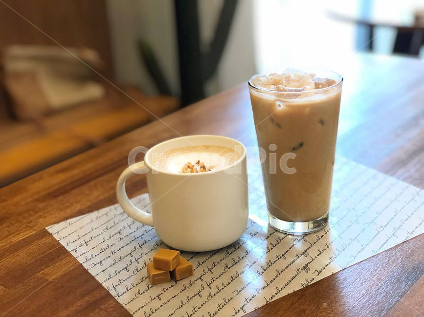coffee,커피,토피넛라떼,토피넛,음료,라떼,cup,컵,coffeecup,커피컵,wood,나무,latte,beverage,마실것,drink,cafe,커피,카페,coffee,cafe