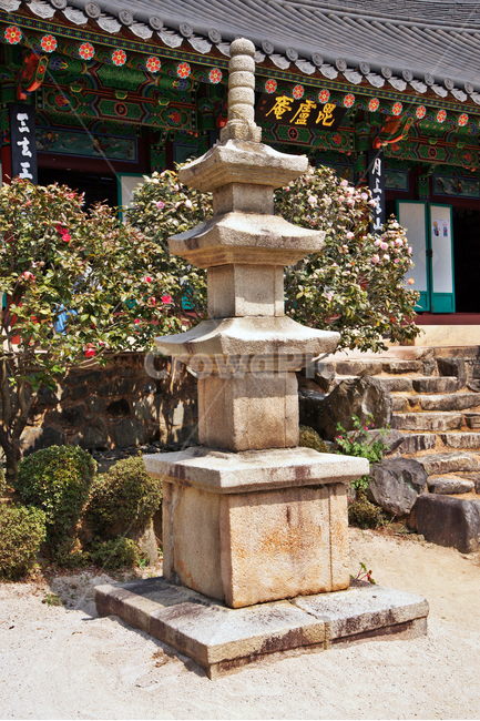삼층석탑,비로암,영축산,통도사,말사,사찰,비로자나불,산내암자,산사,한국전통,한국문화,korean traditional,korean culture,조각상,동상,석상,조형물,statue,bronze statue,stone statue,종교,신앙,religion,belief,faith