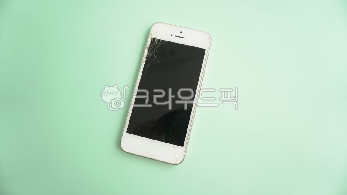 핸드폰,휴대폰,깨진휴대폰,깨진핸드폰,깨진,부서진,박살난,cellphone,mobile,broken,망가진,금이간,금간,액정,cracked,crack,하얀,흰색,고장,고장난핸드폰,수리,mobilephone,휴대전화,electronics,phone,전자제품
