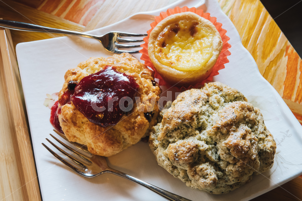 스콘,디저트,빵,카페스콘,옥수수빵,scone,bread,cafe,dessert,후식,잼,딸기잼,food,coffee,음식,식재료,요리,food,cook,meal,dishes,food reserves,디저트,간식,후식,dessert,snack
