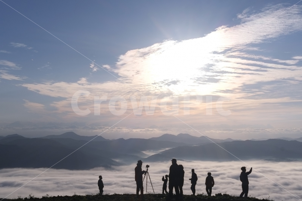 구름,운해,아침,산책,실루엣,풍경,자연,풍경,nature,landscape,사람,인물,인간,human,person,인물실루엣,사람실루엣,character silhouette,human silhouette