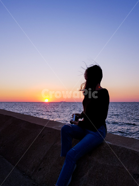 사람,일몰,해질녘,노을,바다,둑,카메라,청바지,포즈,물결,하늘,감성,sunset,jetty,sea,camera,jean,pose,mood,wave,sky,사람,인물,인간,human,person,여성,여자,woman,female,lady,여행,휴가,traveling,vacation,trip