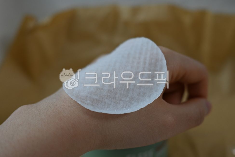 화장품,패드,토너패드,기초화장품,스킨케어,스킨,붙이다