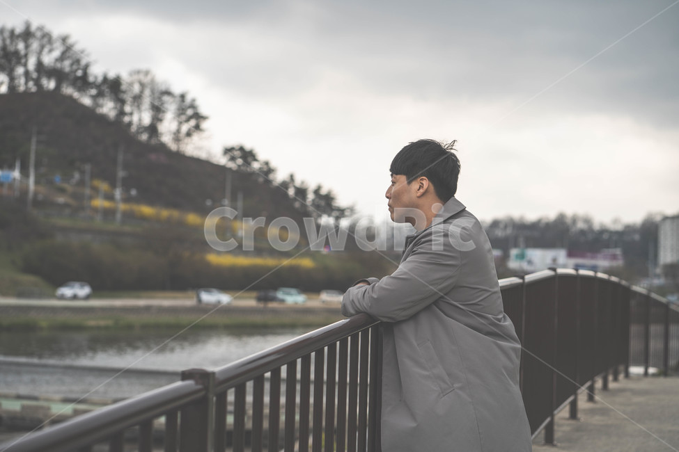 영주,강뚝,뚝방길,강가,호수,흐림,분위기,감성,감성사진,사람,인물,인간,human,person,남성,남자,man,male,감성,sensible,feeling,고독함,외로움,쓸쓸함,우울함,슬픔,lonely,solitary