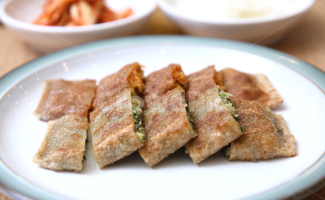 jeonbyeong,Kimchi Jeonbyeong,Gangwon Province Jeonbong,Buckwheat pancakes,vegetable pancake