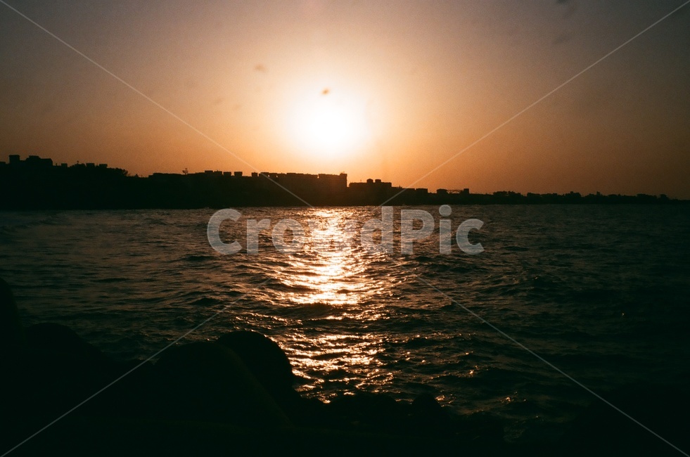 필름,film,analog,바다,ocean,자연,풍경,nature,landscape,감성,sensible,feeling,sunlight,햇빛,outdoors,옥외,flare,플레어,light,빛,dusk,황혼,sunset,일몰,dawn,새벽,sky,하늘,red sky,붉은 하늘