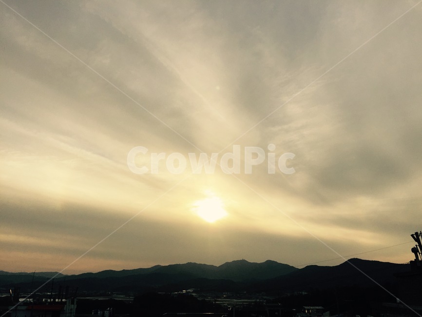 태양,구름,풍경,산,햇빛,하늘,구름낀하늘,멋진하늘