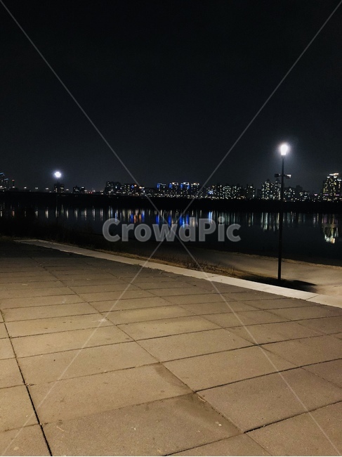한강,한강공원,여의도,야경,밤에한강,야경,밤,풍경,nightscape,night,landscape,도시,city,한국도시풍경,한국도시경관,korea cityscape,handrail,난간,banister,path,통로,pedestrian,보행자