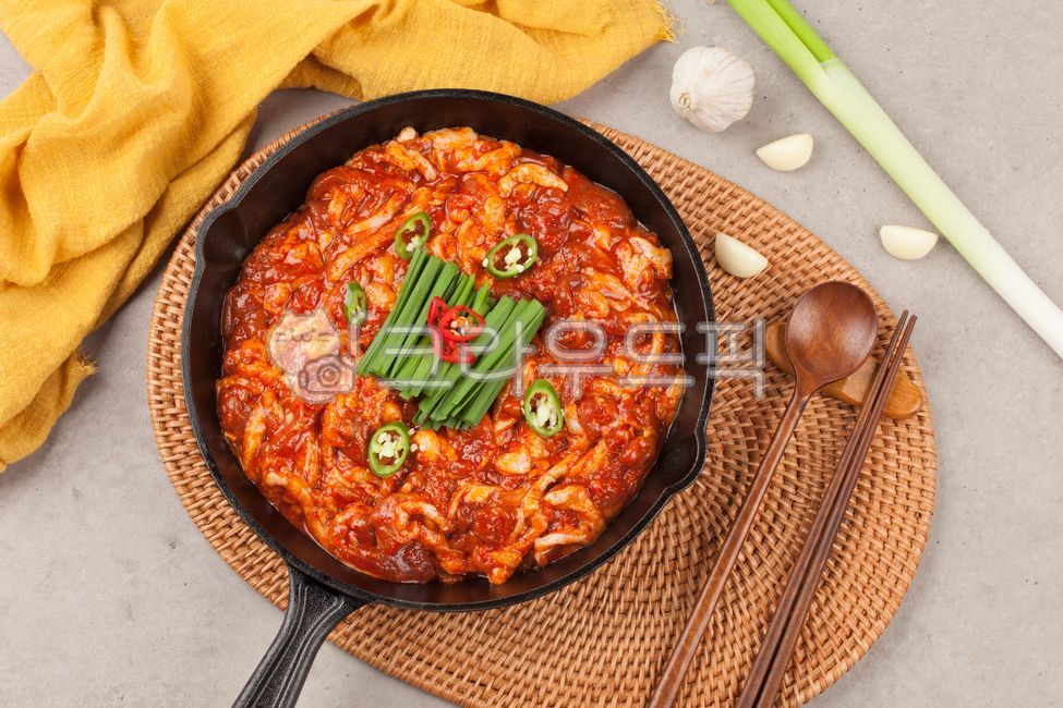 보양식,오리고기,오리,오리주물럭,육류,음식주물럭,채소,오리구이