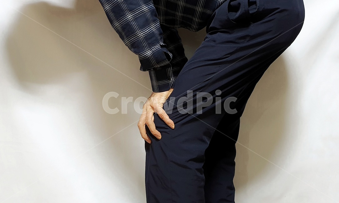 무릅,관절,아픔,고통,치료,무릅통증,의료,남자,질병,퇴행성질환,건강,남성,심근경색,건강보험,의료보험,아빠,아버지,건강관리,헬스케어,헬스웨어,병원,human,person,man,healthware,healthcare,medical,hospital,clinic,건강,헬스웨어,헬스케어,healthware,health care,의료,의학,병원,medical,hospital,clinic