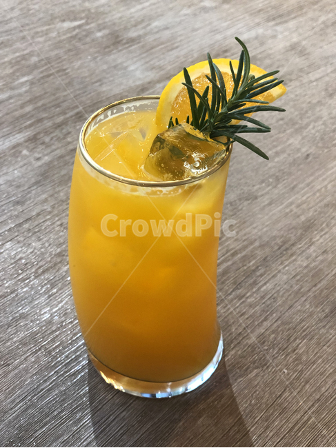 쥬스,fruit,과일,카페,juice,음료,마실것,beverage,drink,음주,cocktail,칵테일,alcohol,알코올,테이블,나무,table,ade,orange,오렌지,허브,herb