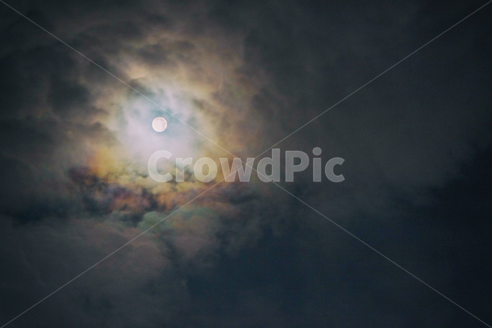 night view,sky,nightphotography,full moon,moonlight,nature,night,cloud,fullmoon,moon,light,moon halo,evening,landscape