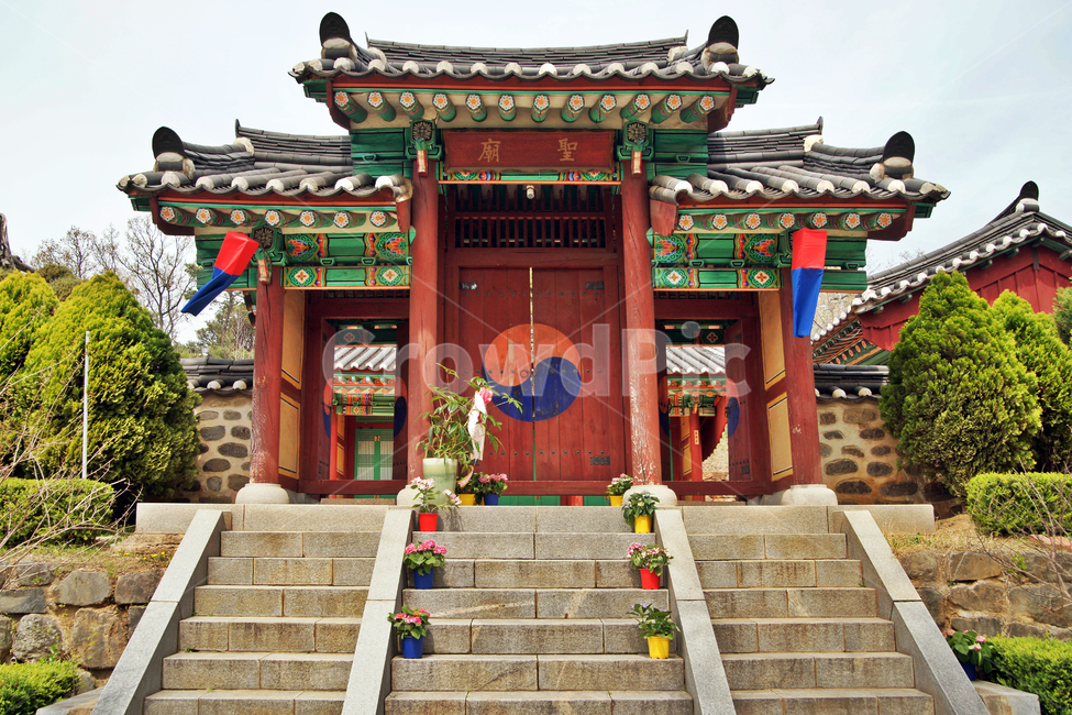 성묘내삼문,성묘,제기고,궐리사,공자,사당,오산,제사,추모,1792년,정조,한국전통,한국문화,korean traditional,korean culture,종교,신앙,religion,belief,faith,건축물,건물외관,exterior,building,structure,architecture,construction