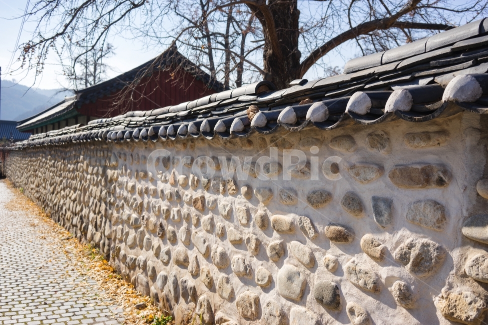 전주한옥마을,돌담,돌담길,한옥,전통,한국문화,건축물,한국,아시아,돌,벽,건물외관,korean,building,exterior,고궁,명소,전주,관광지,파랑,바탕,백그라운드,배경,랜드마크,기와,여행,landmark,touristattraction,travel,sky,나무,거리,한국전통,한국문화,korean traditional,korean culture,건축물,건물외관,exterior,building,structure,architecture,construction