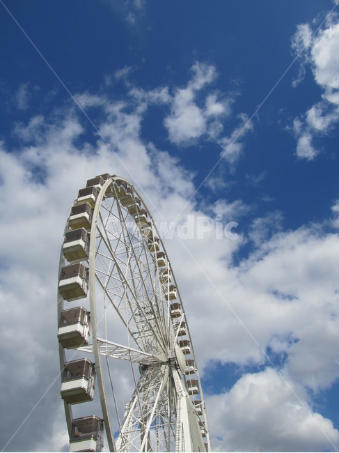 sky,cloud,Amusement Park,ferris wheel,Ferris wheel,Rides