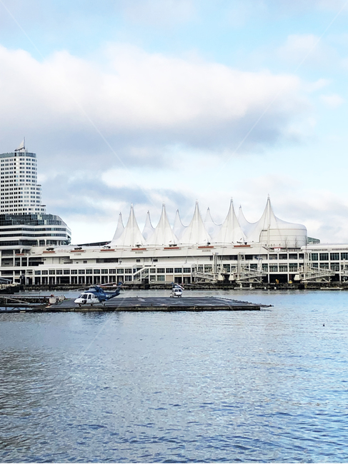 water,waterfront,워터프론트,물,캐나다플레이스,밴쿠버,canada,vancouver,architecture,건축물,landmark,랜드마크,sky,도시,바다,빌딩,관광,광광지,지역,경치,도심,대도시,항구도시,건물,city,해외,외국,foreigh,oversea,town,urban,building,metropolis,중심지